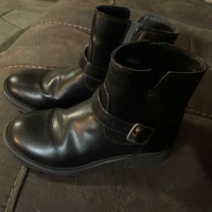 Girls black almost knew boots!